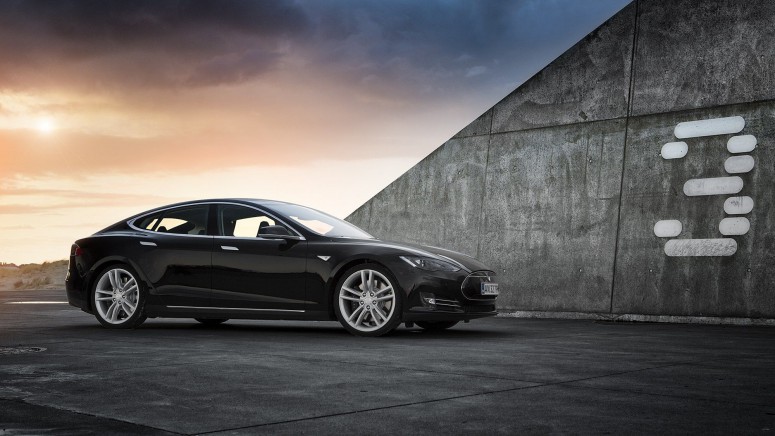 Tesla покажет «народный» электрокар через год