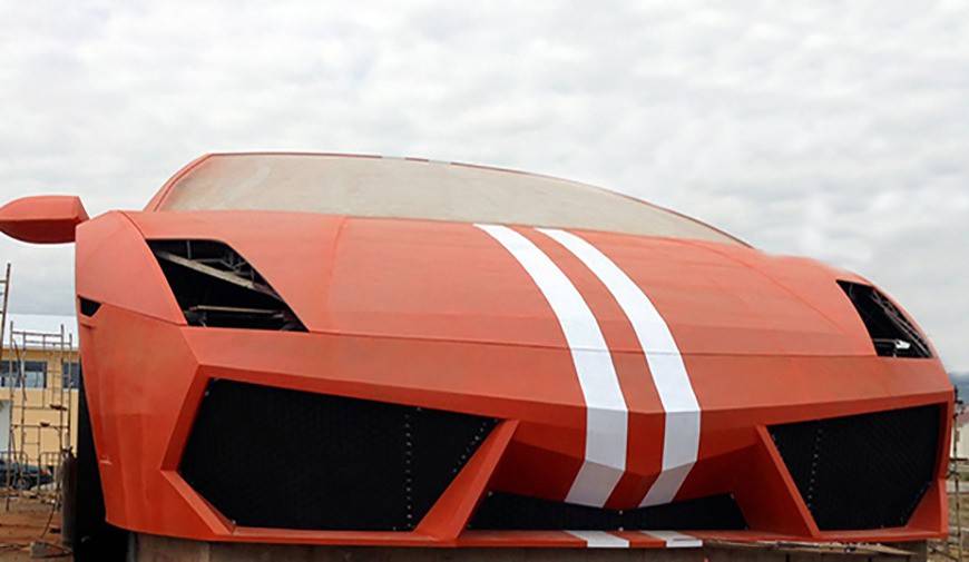 ФК «Анжи» подарили 25-метровый памятник Lamborghini - 1