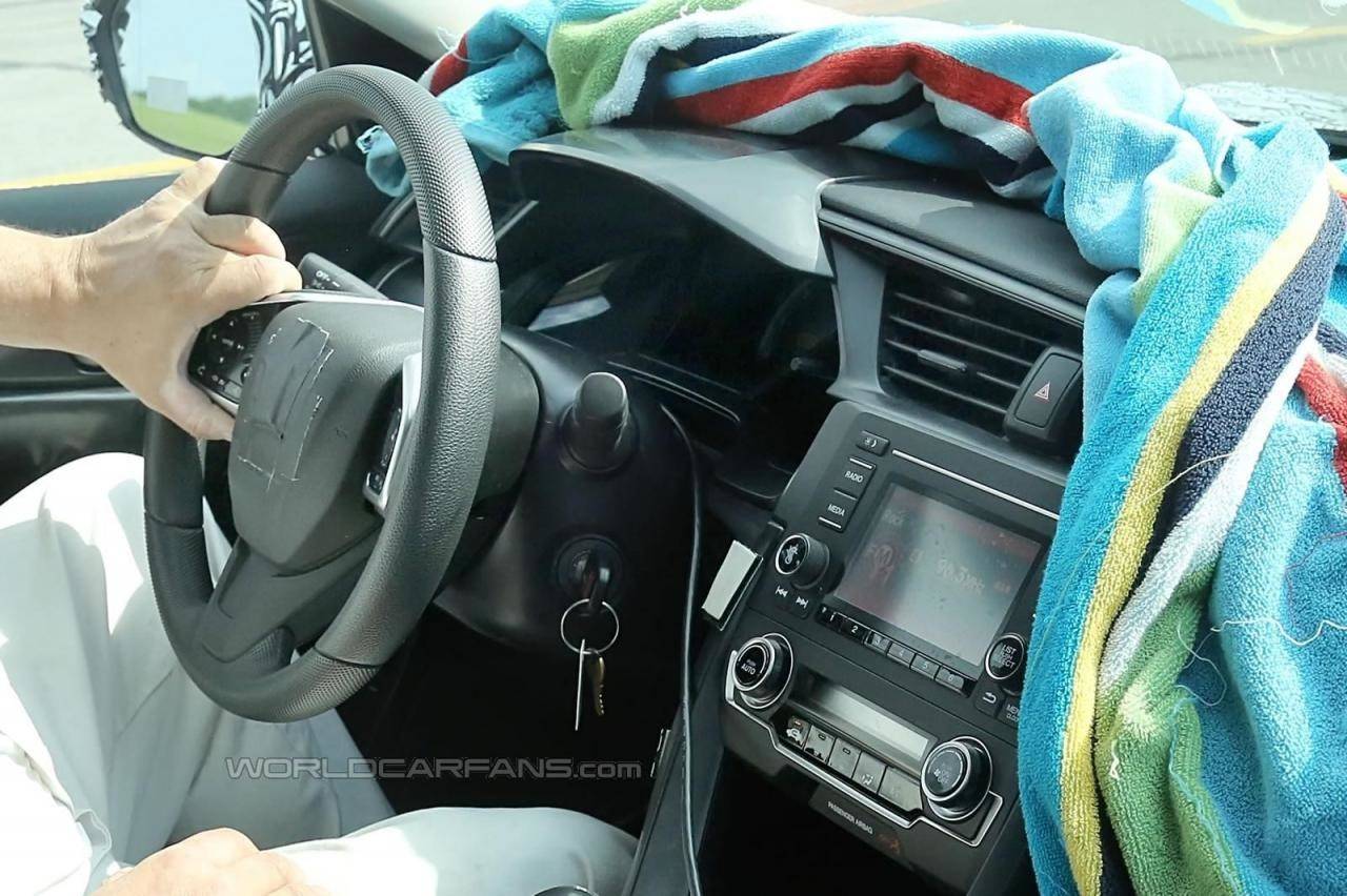 Первая фотография салона нового Honda Civic - 1
