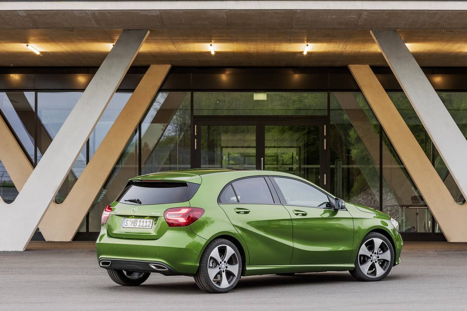 Mercedes озвучил немецкие цены на обновленный 2016 A-Class - 2