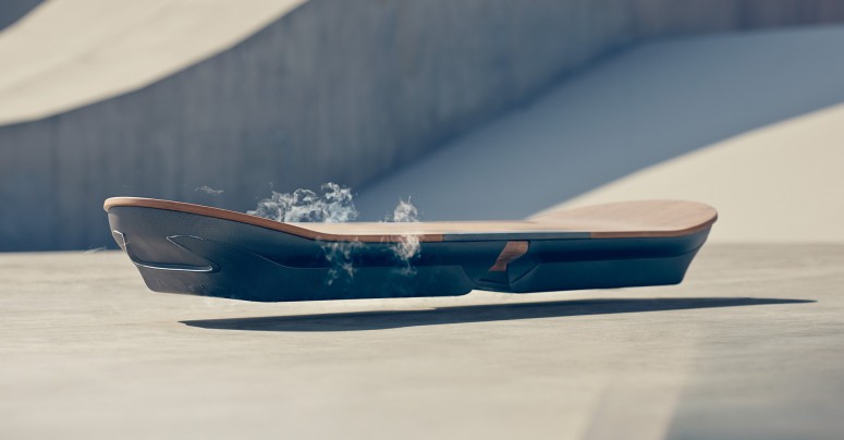 Lexus продолжает дразнить летающим скейтбордом: видео