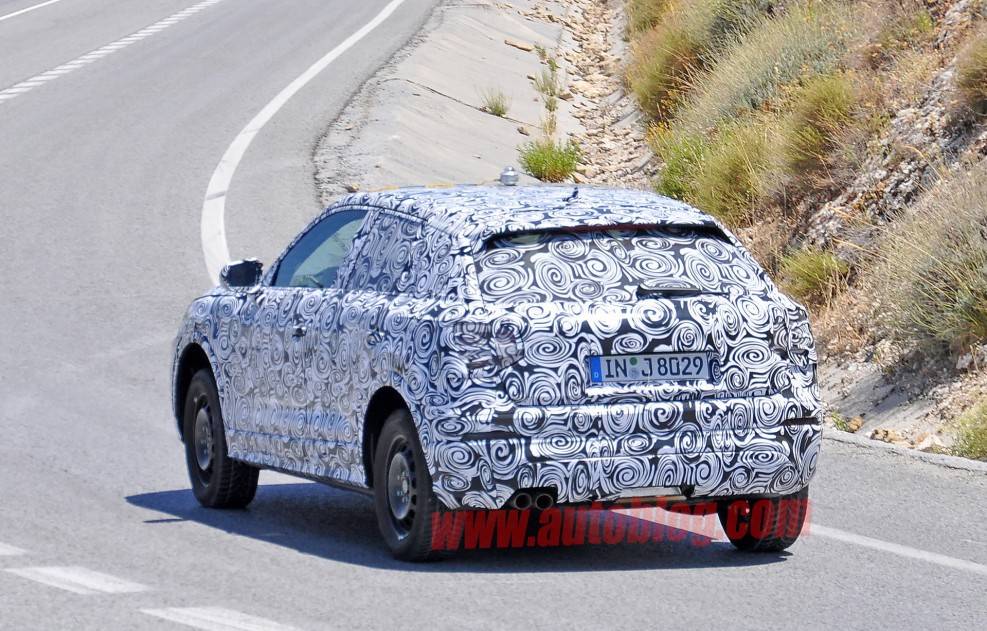 На тестах замечен мини-кросс Audi Q1: фото - 2