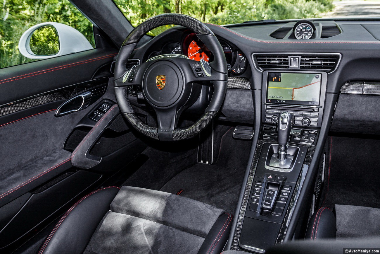 Тест-драйв Porsche 911 Carrera 4 GTS 2015: бегство от безопасности