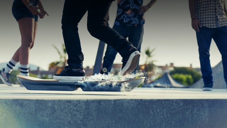 Видео дня: Lexus таки создал летающий скейтборд