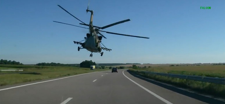 Видео: вертолет полетал над трассой Днепропетровск-Киев
