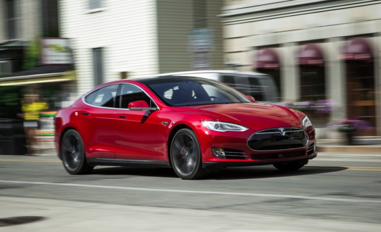 Электрический седан Tesla стал лучшим автомобилем, набрав 103 балла из ста