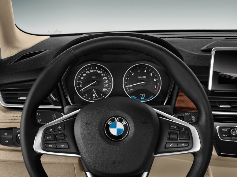 BMW 225xe Active Tourer расходует 2 литра бензина на «сотню»