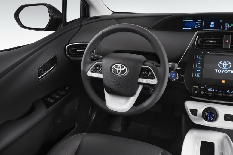 2016 Toyota Prius показали официально