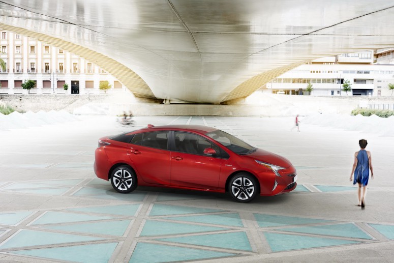 2016 Toyota Prius показали официально