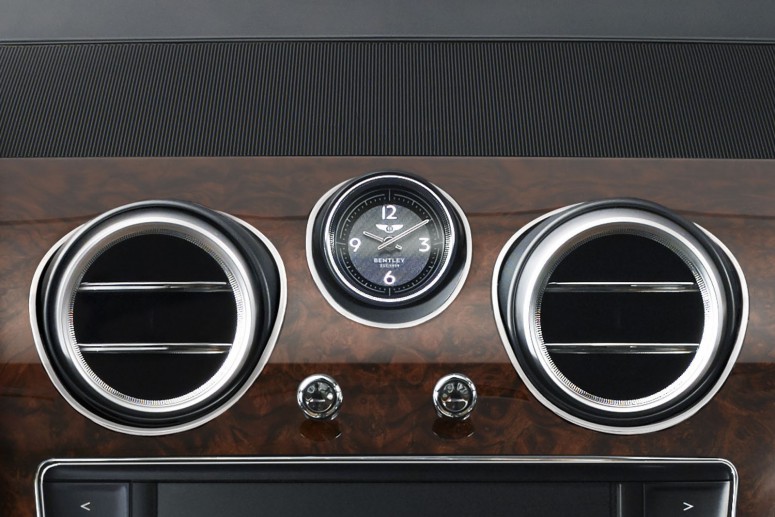 Стоимость часов в Bentley Bentayga равна цене самого автомобиля [видео]