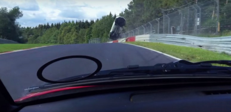 Полет над Нюрбургрингом: авария Renault Megane RS (видео)