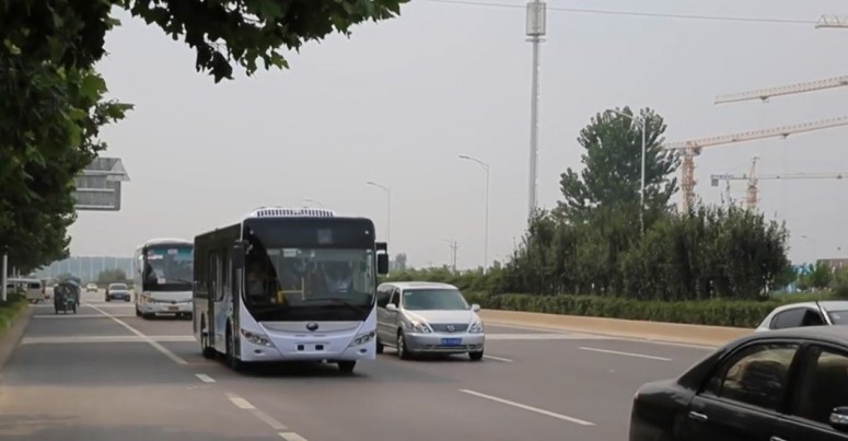 В Китае прошли тесты беспилотного автобуса: видео