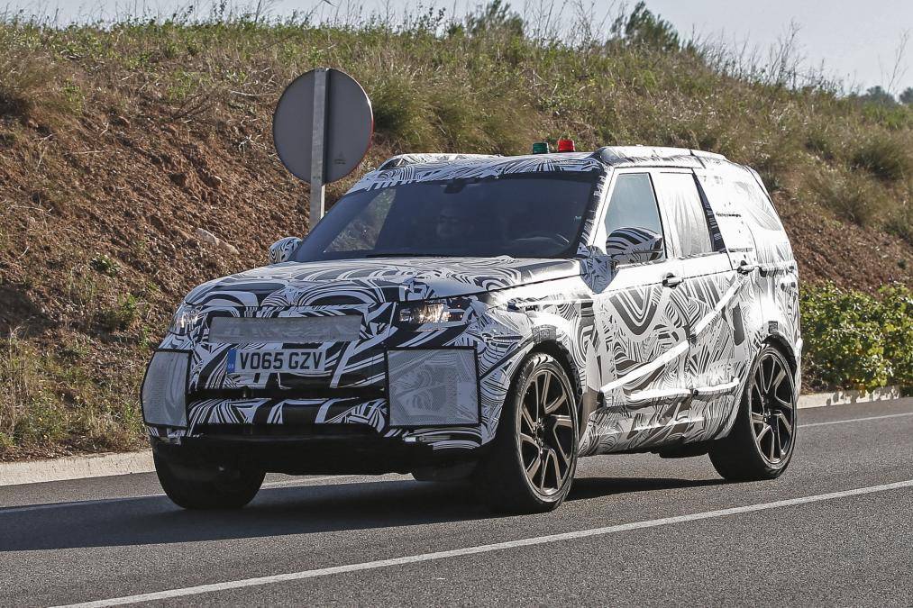 2017 Land Rover Discovery попался фотошпионам - 2
