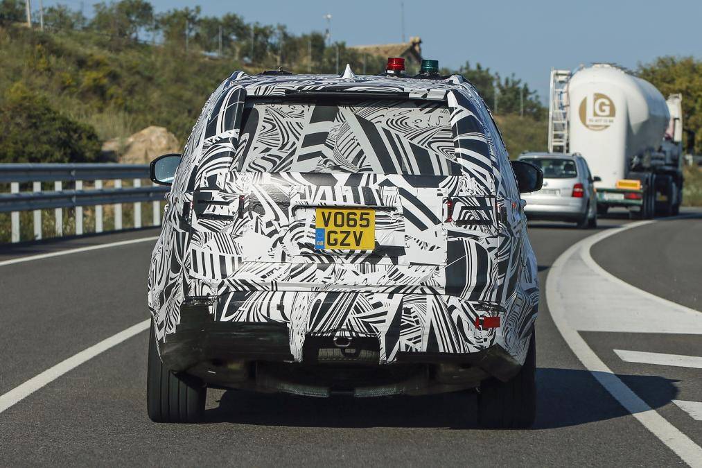 2017 Land Rover Discovery попался фотошпионам - 5