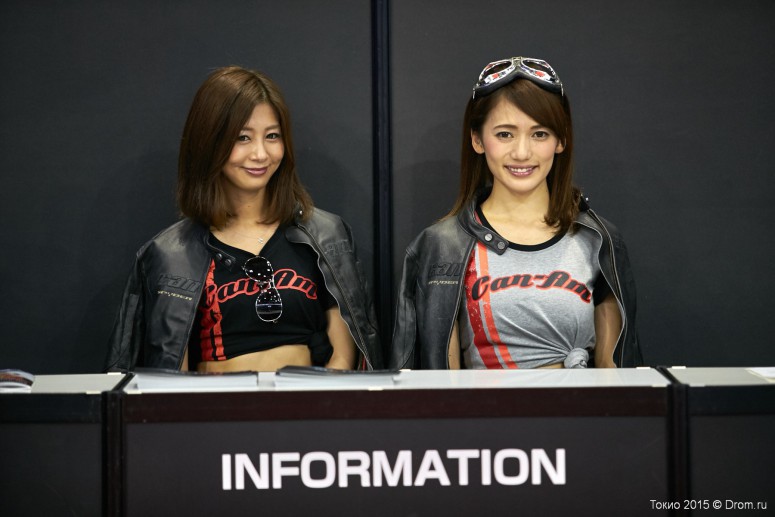 Девушки на Токийском автосалоне 2015 [фото]