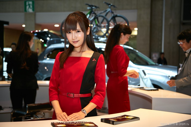 Девушки на Токийском автосалоне 2015 [фото]