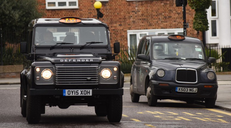 Land Rover Defender отправили работать в такси
