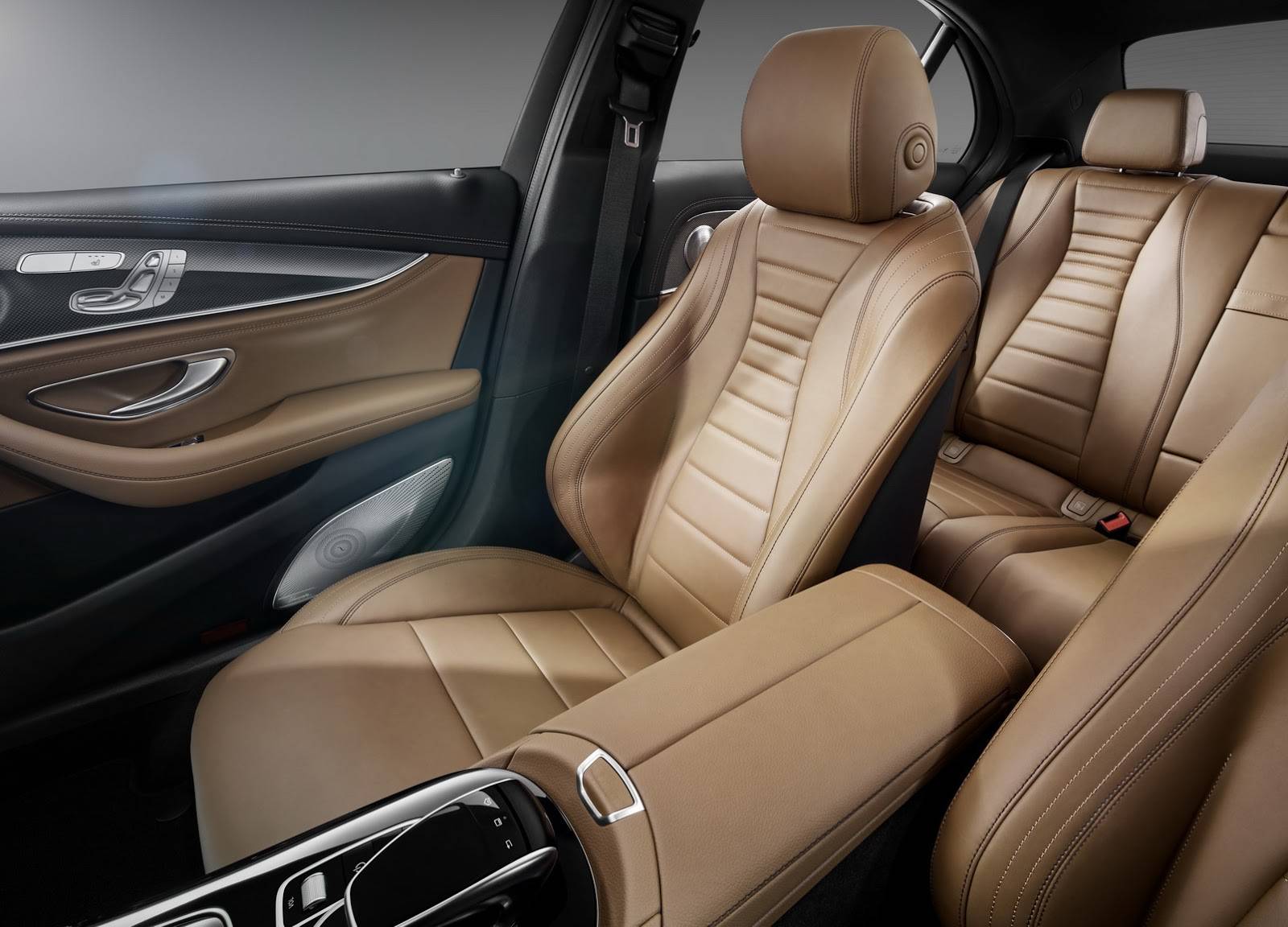 Mercedes показал интерьер нового E-Class 2016 - 6