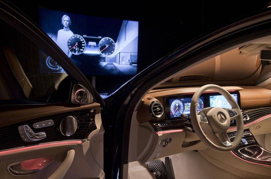 Mercedes показал интерьер нового E-Class 2016 - 8