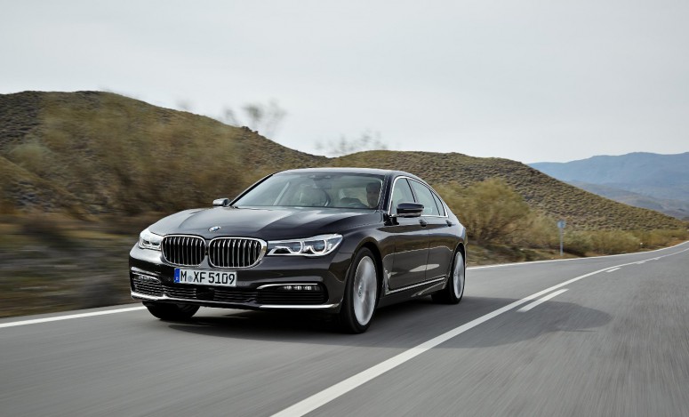 Топовая версия BMW 7-Series получит двигатель от Rolls-Royce
