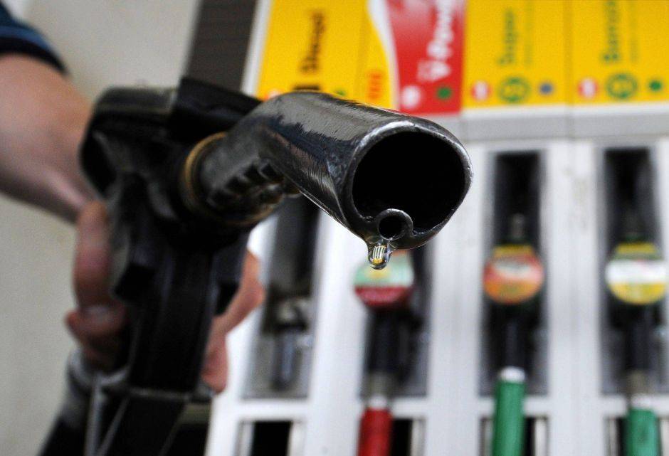 Яценюк: стоимость топлива должна регулироваться ценой на нефть - 1