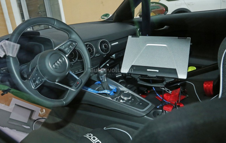 Audi TT RS получит механическую коробку передач [шпионские фото]