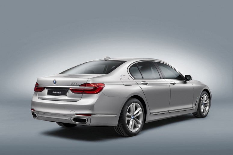 Гибридные модели BMW 7-Series показали не дожидаясь Женевского автосалона