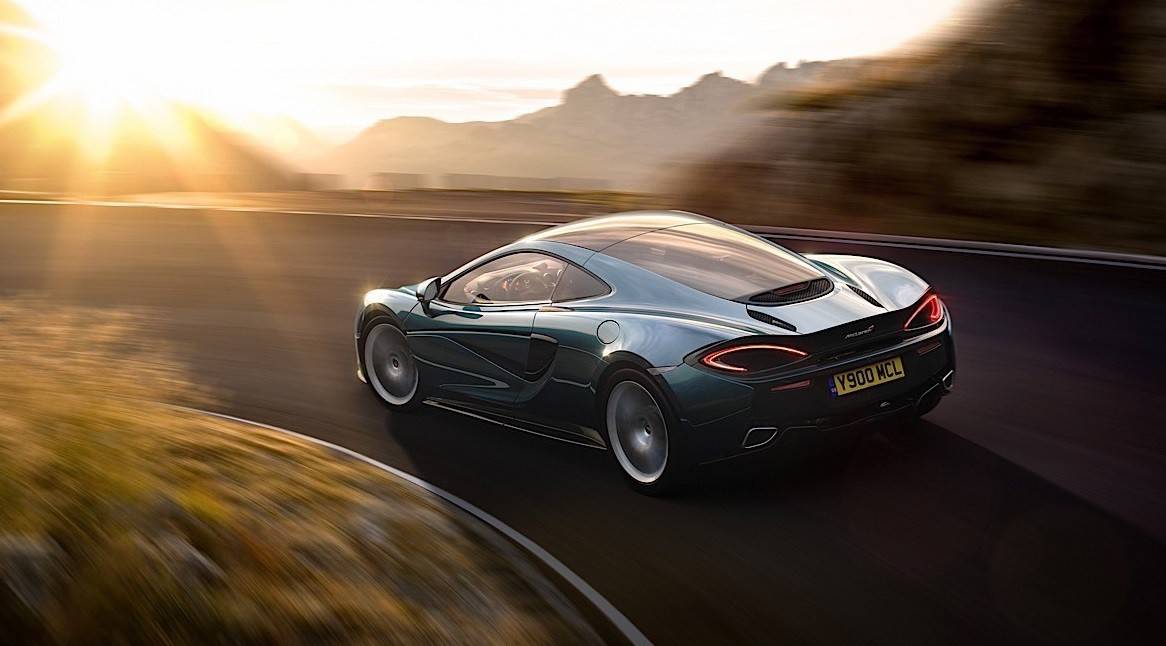 У McLaren появился «доступный» суперкар с 2 багажниками: видео - 5