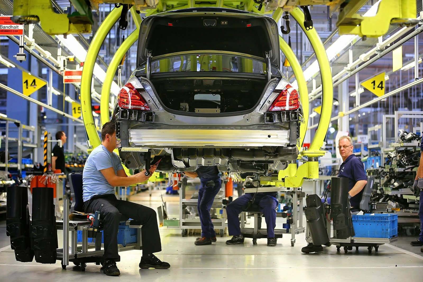 Почему Mercedes отказывается от использования роботов - 2