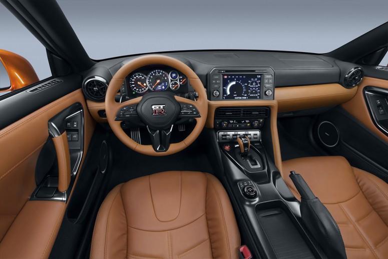 На Нью-Йоркском автосалоне представили обновленный Nissan GT-R