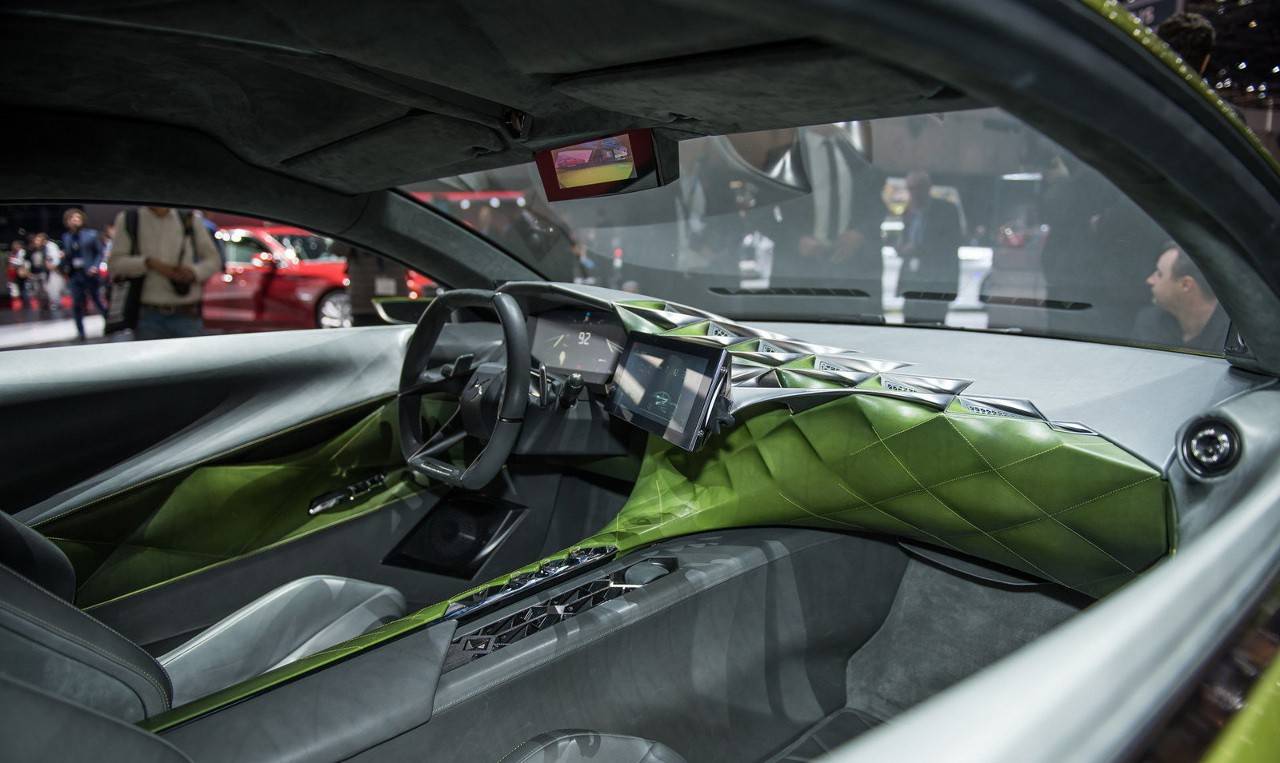 Ситроеновский DS выкатил на улицы Парижа концепт E-Tense - 5