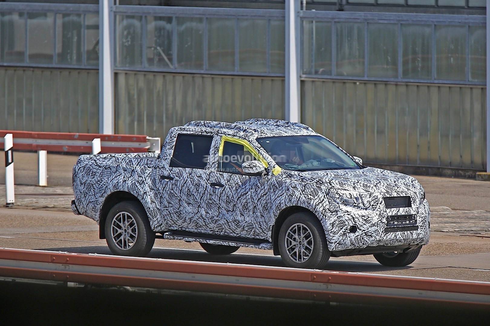 Пикап 2017 Mercedes-Benz GLT впервые попался фотошпионам - 3