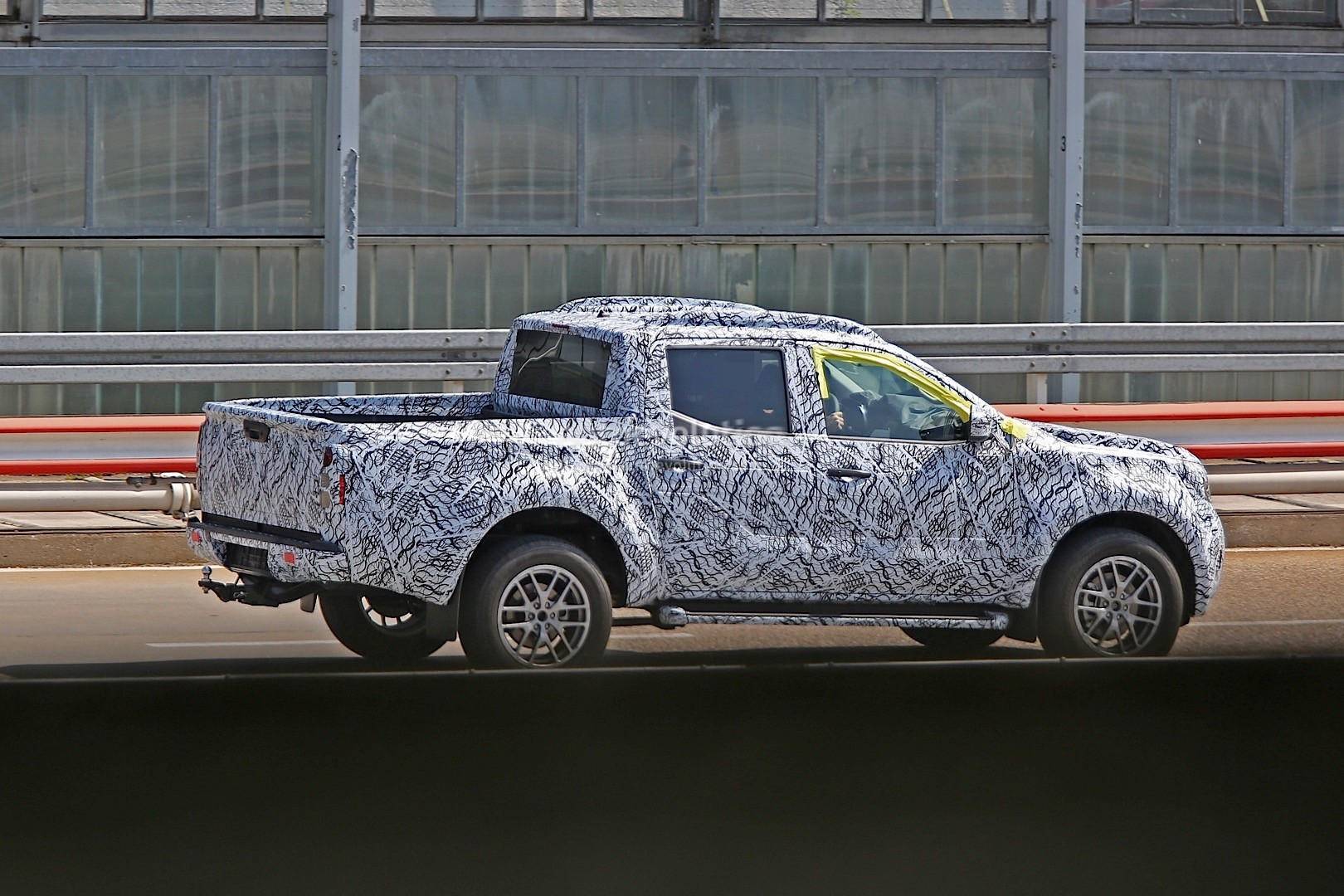 Пикап 2017 Mercedes-Benz GLT впервые попался фотошпионам - 4