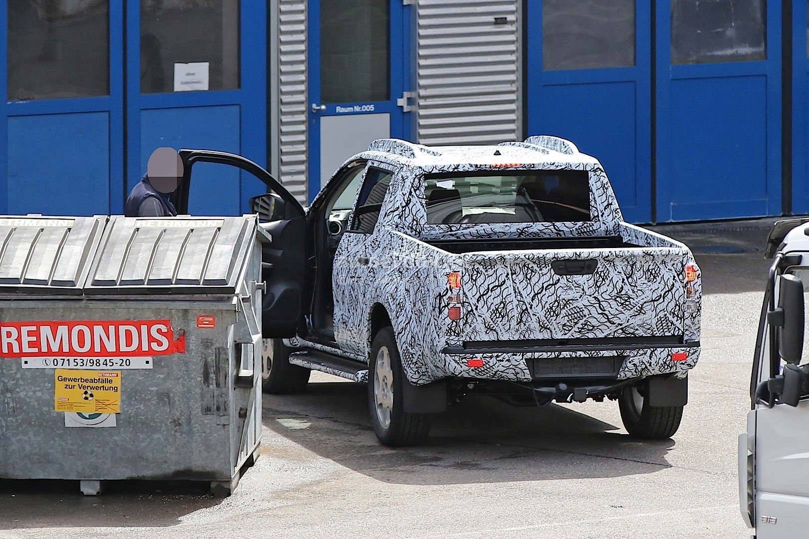 Пикап 2017 Mercedes-Benz GLT впервые попался фотошпионам - 2