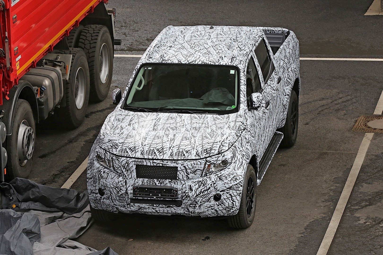 Пикап 2017 Mercedes-Benz GLT впервые попался фотошпионам - 1