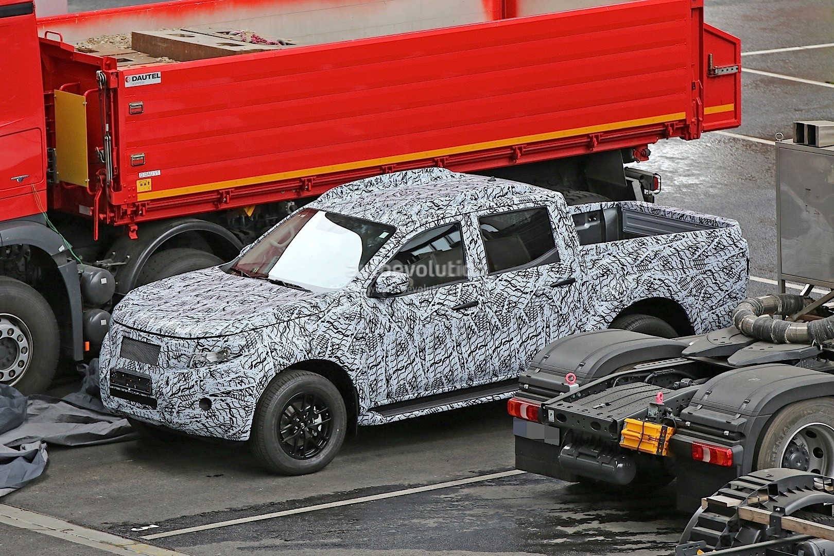 Пикап 2017 Mercedes-Benz GLT впервые попался фотошпионам - 5