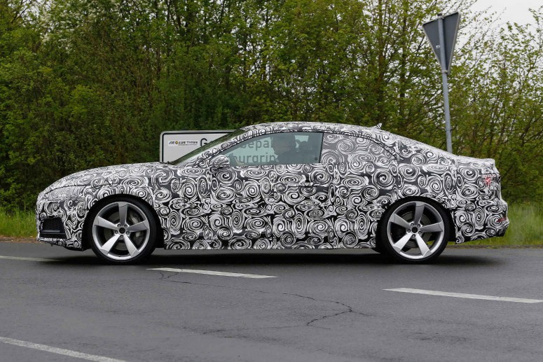 Audi RS5 попалась фотошпионам на Нюрбургринге