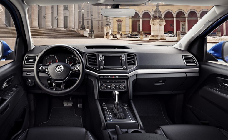 Обновленный Volkswagen Amarok показал свой интерьер