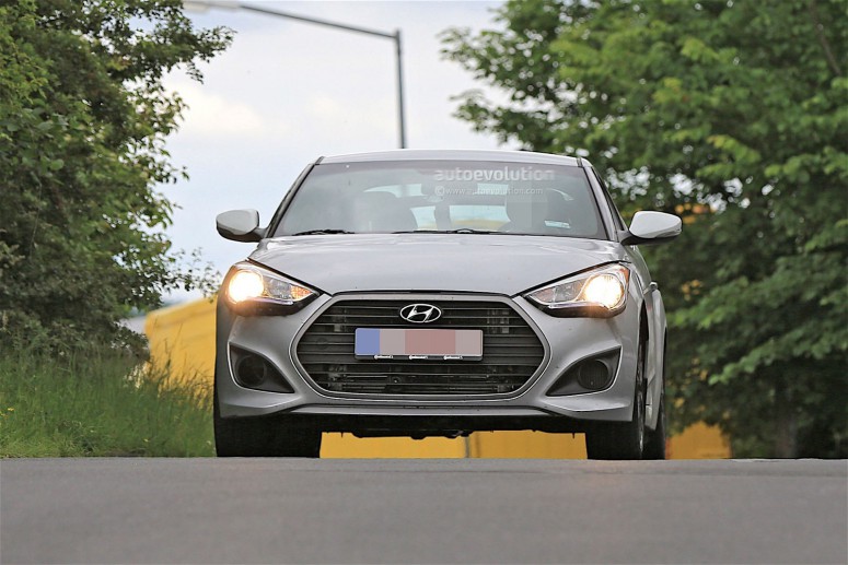 Hyundai тестирует новое шасси в обличье мула Veloster