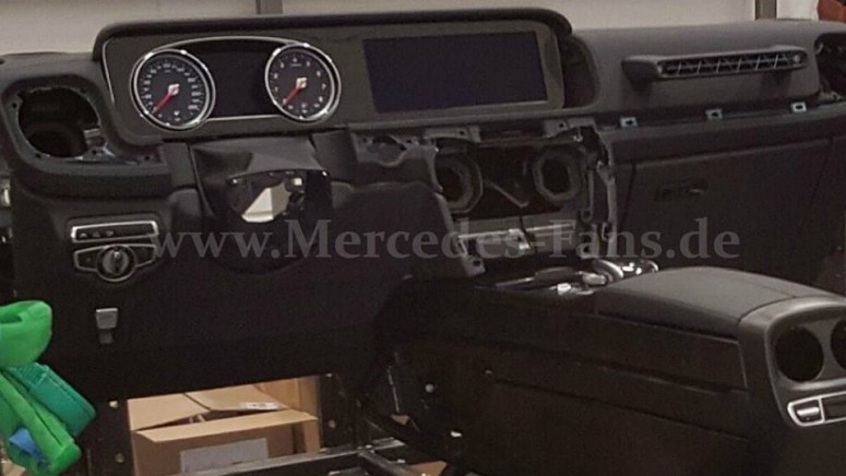 Первый снимок салона Mercedes-Benz G-Class нового поколения