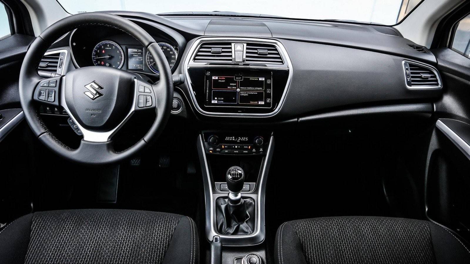 Suzuki рассекретила рестайлинговую версию мини-кросса SX4 (фото) - 3