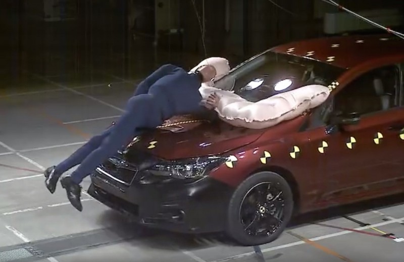 Абсолютно новая Subaru Impreza получит подушку безопасности пешеходов [видео]