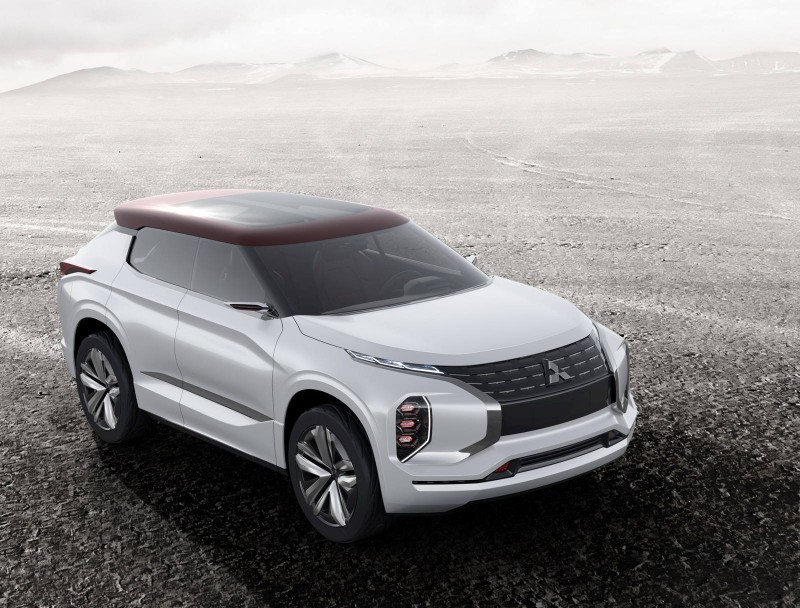 Mitsubishi дразнит концептом GT-PHEV, который продемонстрирует в Париже