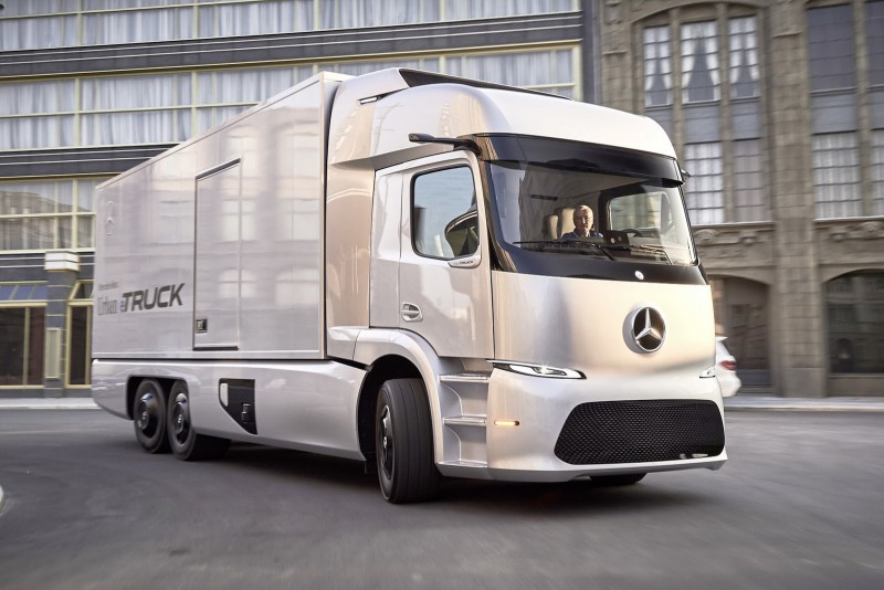 Mercedes показал в Ганновере полностью электрический грузовик Urban eTruck