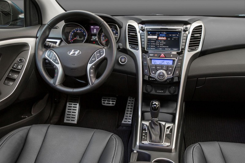 2017 Hyundai Elantra GT обзавелась новыми технологиями