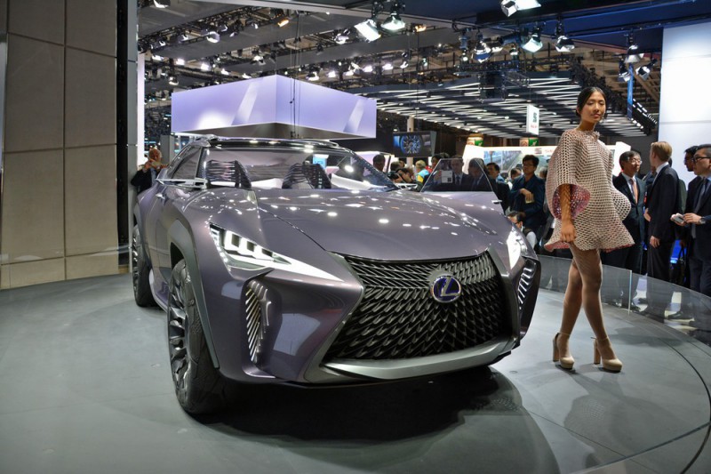 В концепте Lexus сиденья изготовлены на основе синтетического паучьего шелка