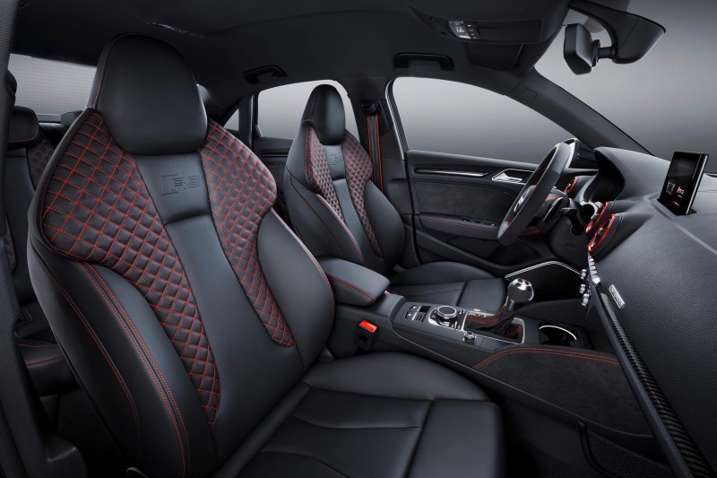 Новая 2018 Audi RS3 стала проворнее AMG CLA 45