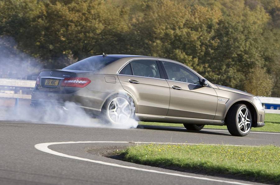 Новый Mercedes-AMG E63 получит полный привод и режим дрифта - 1