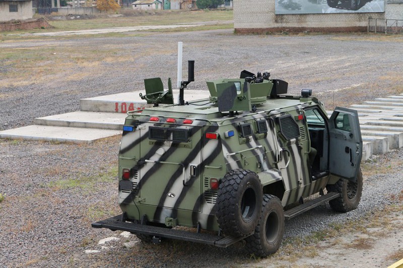 Беспилотный бронированный автомобиль «КрАЗ» испытали на полигоне: видео