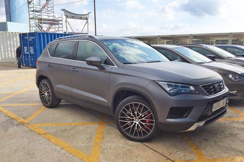 Горячая SEAT Ateca Cupra в 300 «лошадей» попалась фотошпионам без камуфляжа - 1